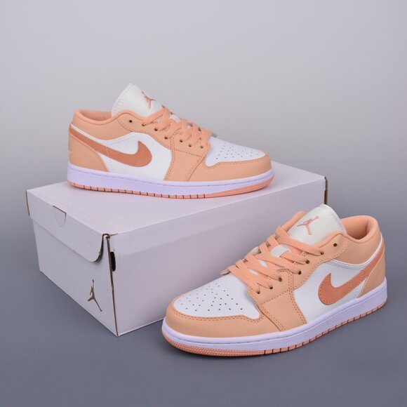 Nike Air Jordan 1 - Picture 6 of 9